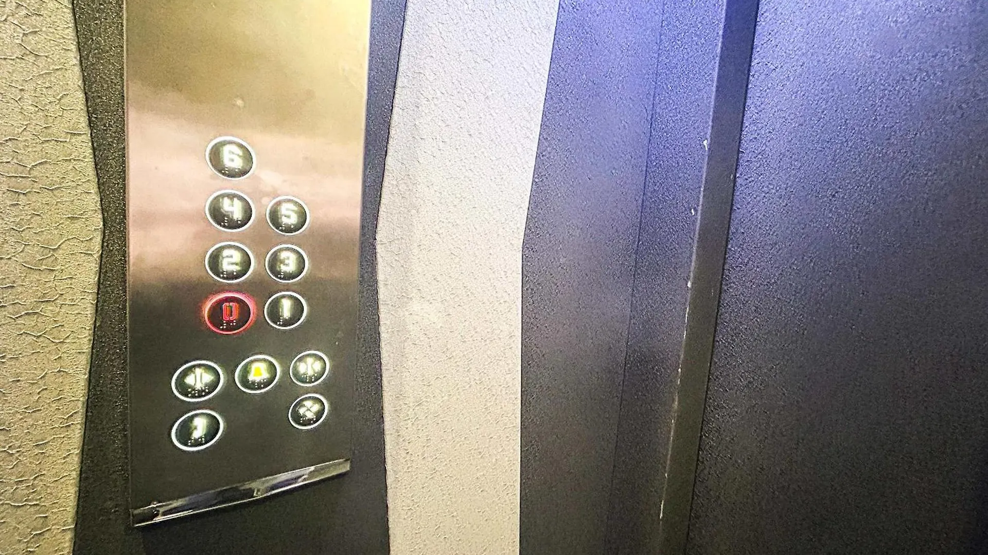 1326 Modern Apartment Golem