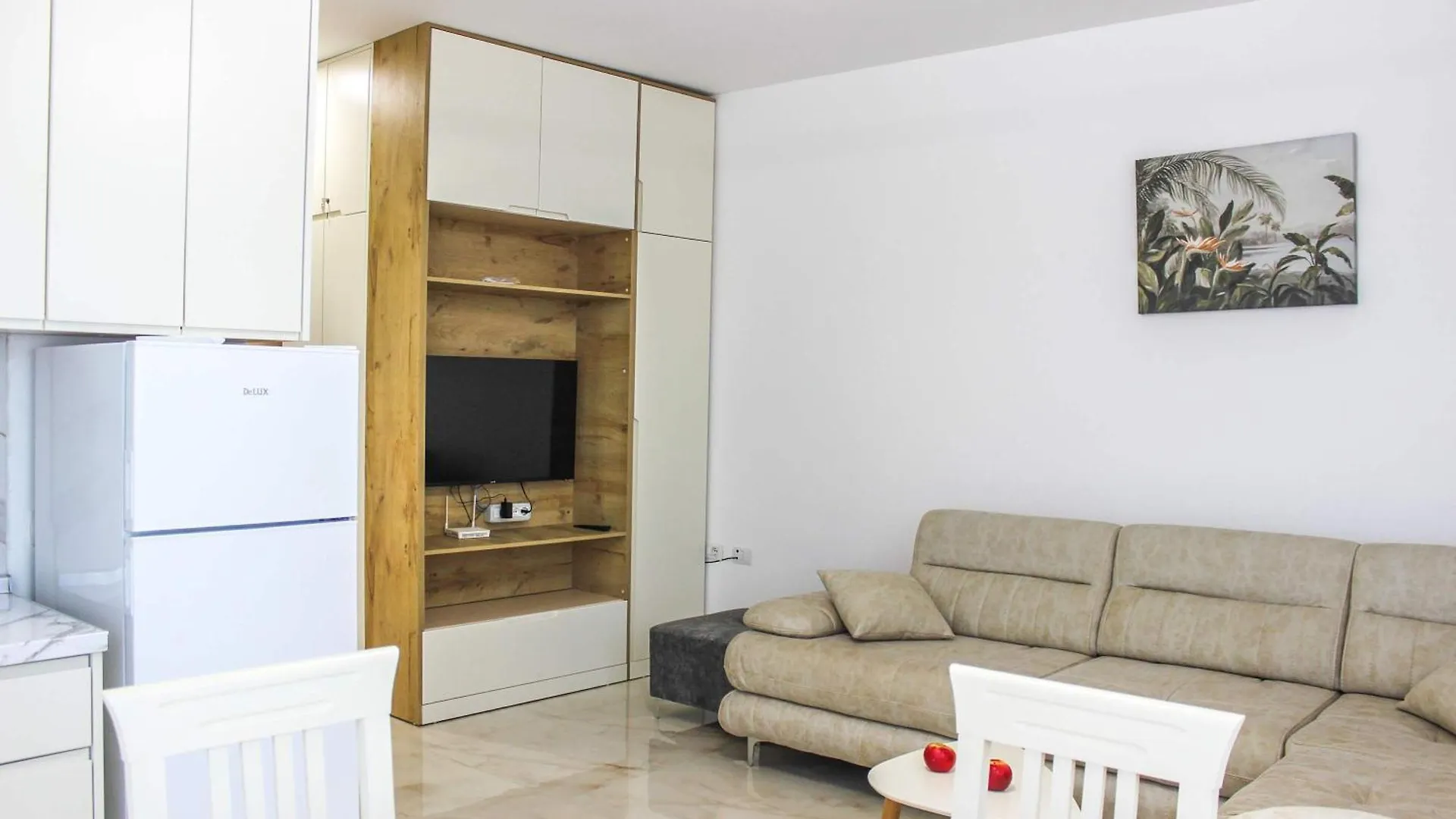 1326 Modern Apartment Golem